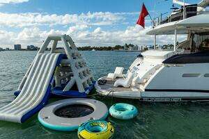 2003 Sunseeker 94 Motor Yacht thumbnail 4