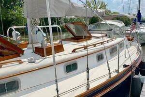 1981 Bristol 40 sloop thumbnail 7