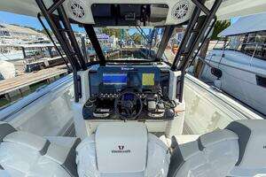 2026 Wellcraft 38 T-Top thumbnail 6
