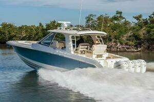 2021 Boston Whaler Realm 380 thumbnail 1