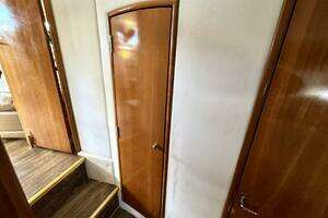 2001 Carver 40 Flybridge thumbnail 28