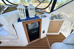 2001 Carver 40 Flybridge thumbnail 5