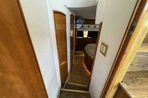 2001 Carver 40 Flybridge thumbnail 29