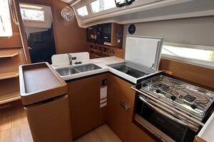 Knot 4 Sail 41ft Jeanneau Yacht For Sale