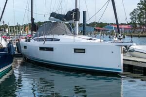 2023 Jeanneau Sun Odyssey 410 thumbnail 10
