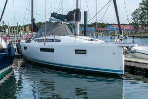 2023 Jeanneau Sun Odyssey 410 thumbnail 10