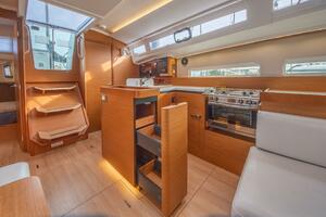 2023 Jeanneau Sun Odyssey 410 thumbnail 29