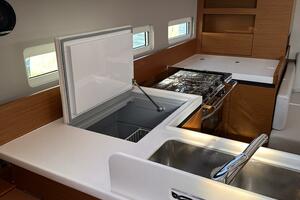 Knot 4 Sail 41ft Jeanneau Yacht For Sale