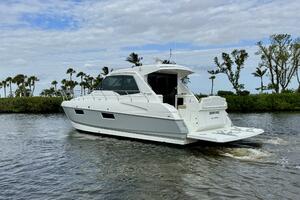 2015 Cruisers Yachts 48 Cantius - Profile
