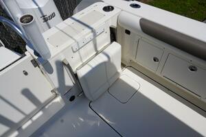 2020 29 World Cat 295 CC Transom (1)