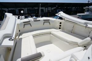 2020 29 World Cat 295 CC Bow (1)