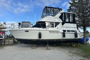 32ft Carver Yacht For Sale