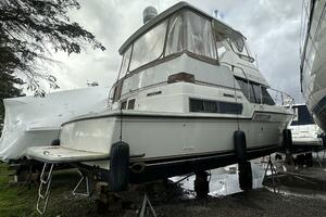 39ft Carver Yacht For Sale