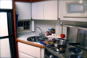 39ft Carver Yacht For Sale