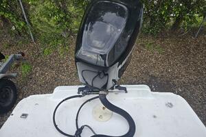 Photo 5118388 for 1998 Trophy 2503 Center Console  