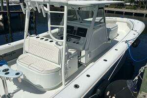 2017 Yellowfin 39' Center Console thumbnail 11