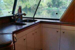 2000 Bayliner 4788 thumbnail 9