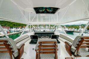 2023 Viking 72 Convertible thumbnail 3