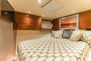 2023 Viking 72 Convertible thumbnail 54