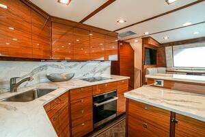 2023 Viking 72 Convertible thumbnail 40