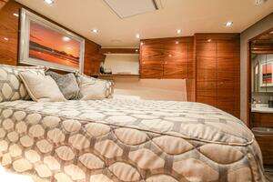 2023 Viking 72 Convertible thumbnail 55