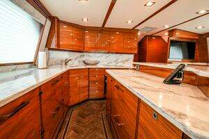 2023 Viking 72 Convertible thumbnail 38