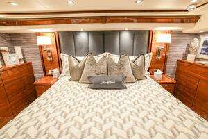 2023 Viking 72 Convertible thumbnail 82