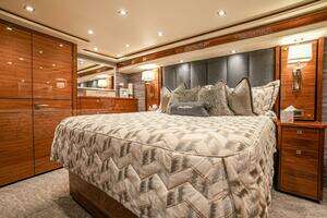 2023 Viking 72 Convertible thumbnail 79