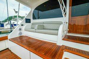 2023 Viking 72 Convertible thumbnail 8