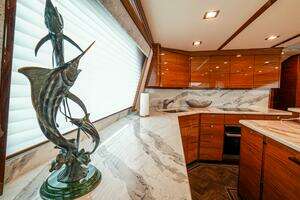 2023 Viking 72 Convertible thumbnail 37