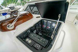 2023 Viking 72 Convertible thumbnail 17