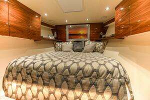 2023 Viking 72 Convertible thumbnail 52