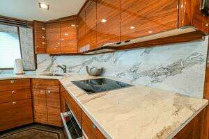 2023 Viking 72 Convertible thumbnail 41