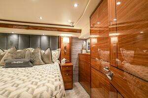 2023 Viking 72 Convertible thumbnail 81