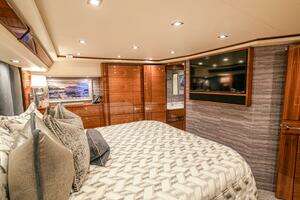 2023 Viking 72 Convertible thumbnail 83