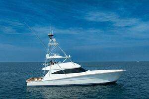 2023 Viking 72 Convertible thumbnail 1