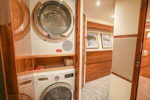 2023 Viking 72 Convertible thumbnail 75