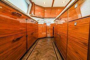 2023 Viking 72 Convertible thumbnail 39