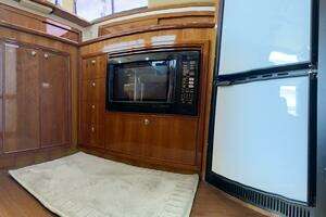 2001 Riviera 43 Flybridge thumbnail 10