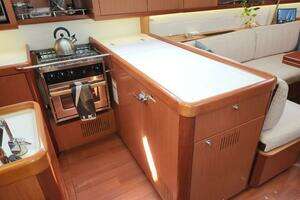 2011 Beneteau Oceanis 49 thumbnail 32