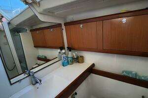 2011 Beneteau Oceanis 49 thumbnail 25