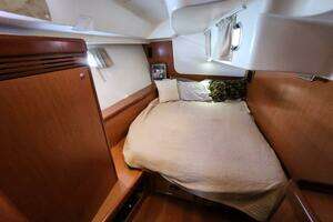 2011 Beneteau Oceanis 49 thumbnail 27