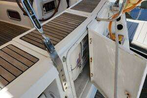 2011 Beneteau Oceanis 49 thumbnail 16