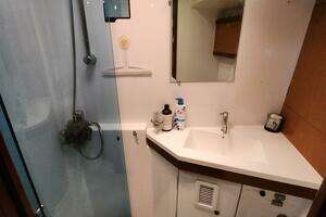 2011 Beneteau Oceanis 49 thumbnail 38