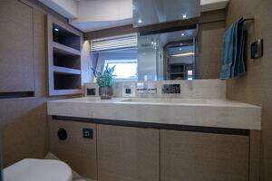 2018 Prestige 680 Flybridge thumbnail 21