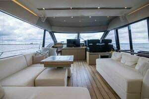 2018 Prestige 680 Flybridge thumbnail 9