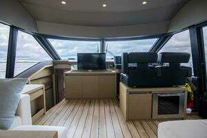 2018 Prestige 680 Flybridge thumbnail 11