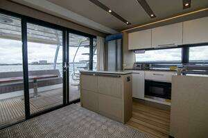 2018 Prestige 680 Flybridge thumbnail 2