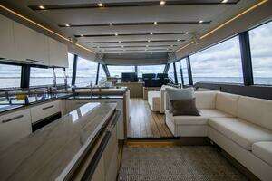 2018 Prestige 680 Flybridge thumbnail 10