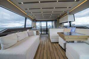 2018 Prestige 680 Flybridge thumbnail 6